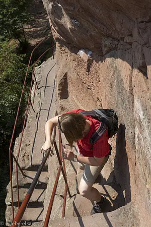 Steile Treppen an der Burgruine Alt-Windstein