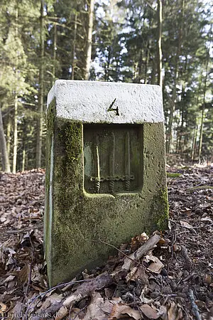 Grenzstein der Drei Schwerter bei der Hunebourg