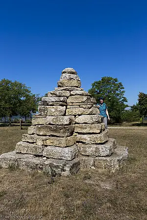 Steinpyramide auf dem Bastberg