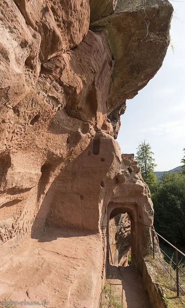 Aufstieg zur Burgruine Lützelhardt